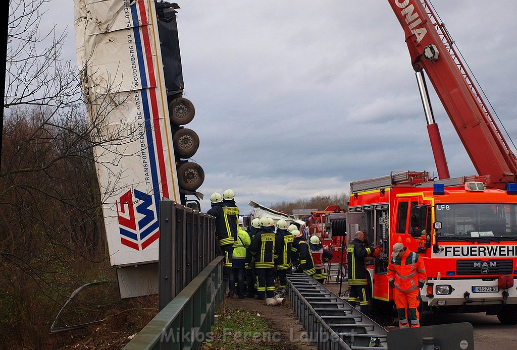 LKW stuerzt um A 3 Rich Frankfurt AK Heumar P1090.JPG